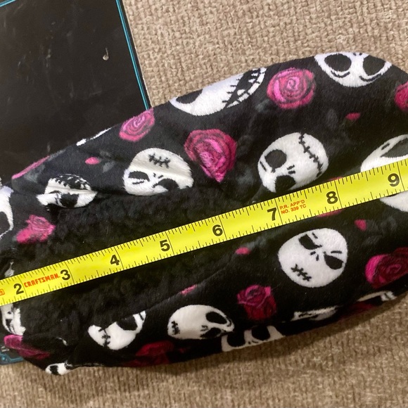 NWT Jack Skellington Nightmare Before Christmas Fuzzy warm slippers - Picture 4 of 5